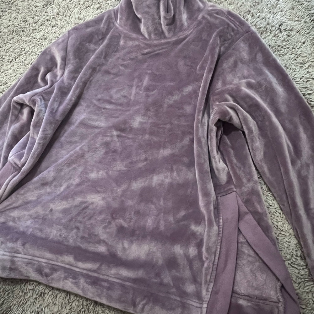 Medium very soft long sleeve sweater.